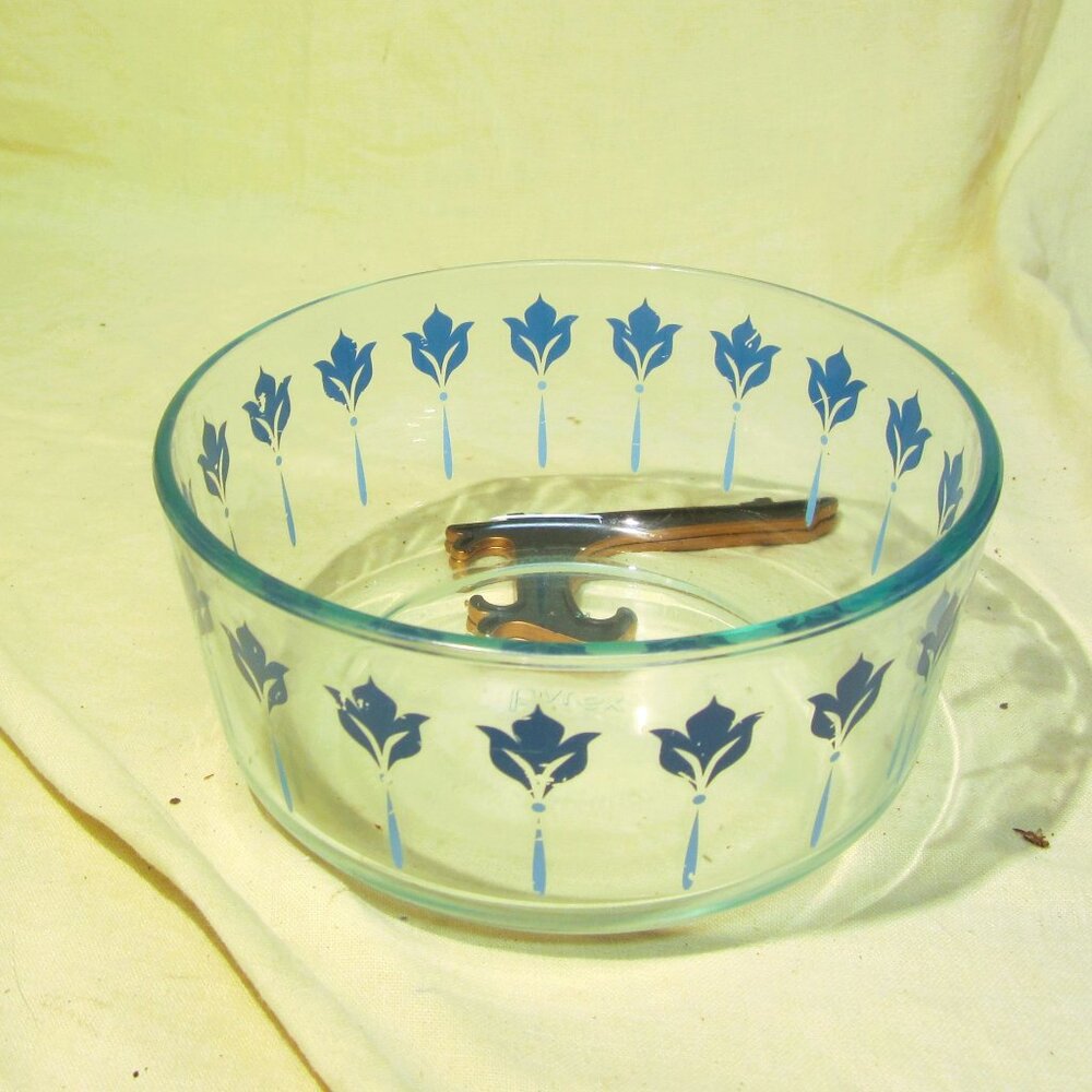 VTG PYREX CLEAR GLASS BOWL W/PINWHEEL DESIGN #7203 MADE IN USA